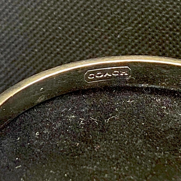 🔴 Inspired Design Bangle - Picture 2 of 3